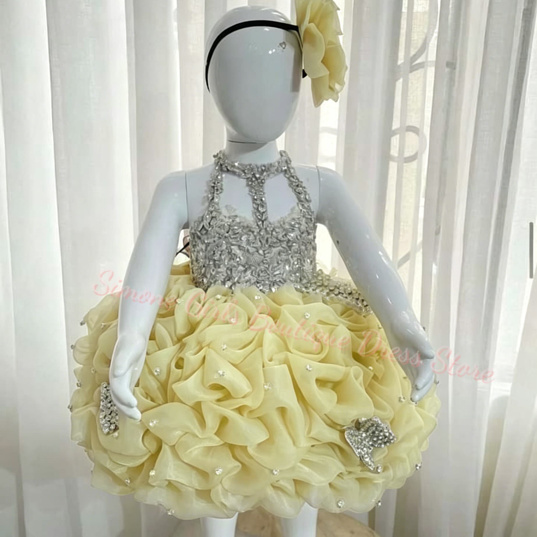 Embroidery Yellow Dress - ชุดเดรสเด็กผู้หญิงสีเหลืองประดับระบายสำหรับงานแต่งงาน ชุดเดรสงานวันเกิดเด็กผู้หญิงประดับลูกปัด ชุดเดรสสำหรับพิธีศีลมหาสนิทครั้งแรกแบบไม่มีแขน สามารถปรับแต่งได้